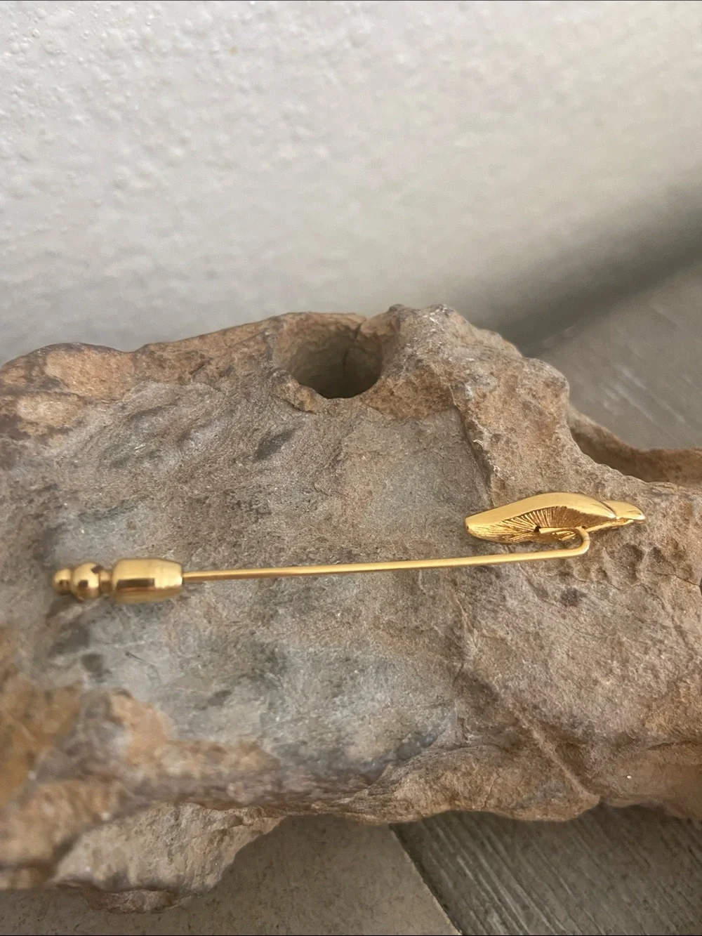 Vintage Monet Wave Gold Tone Stick Pin